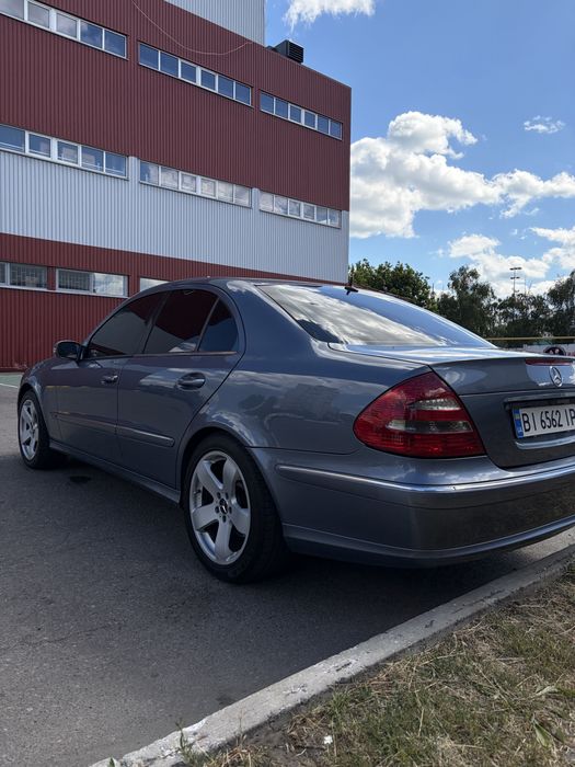 Mercedes-Benz E-Class W211