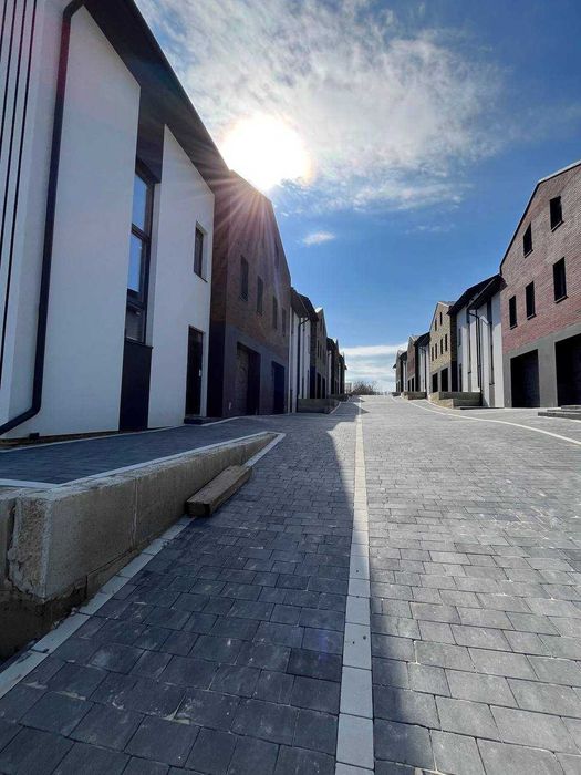 Продаж котеджів у мальовничій місцевості у селі Підгороднє БЕЗ КОМІСІЇ