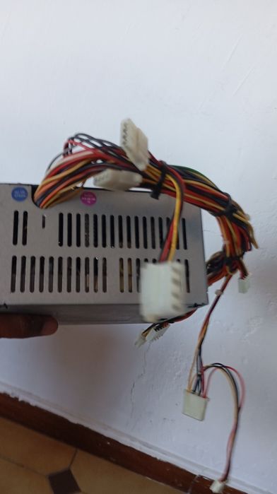 Fonte de 400 w antiga intel445212628878643201