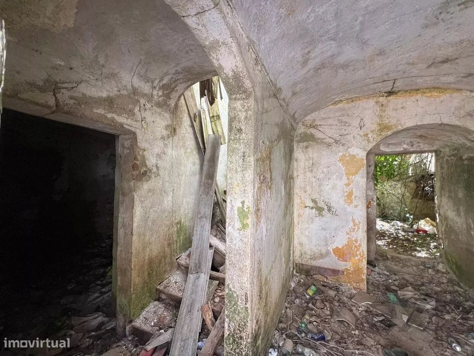 Moradia com 180m2 para reabilitar em Alcáçovas