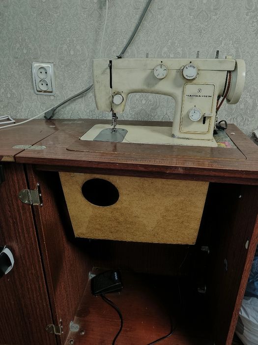 Продам оверлок Marrylock740 DS