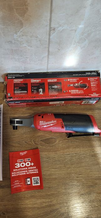 Milwaukee 2567-20 M12 Fuel Бесщеточный угловой гайковерт, трещетка 3/8