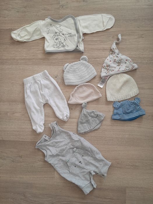 Подарую безкоштовно дитячий одяг для новонароджених