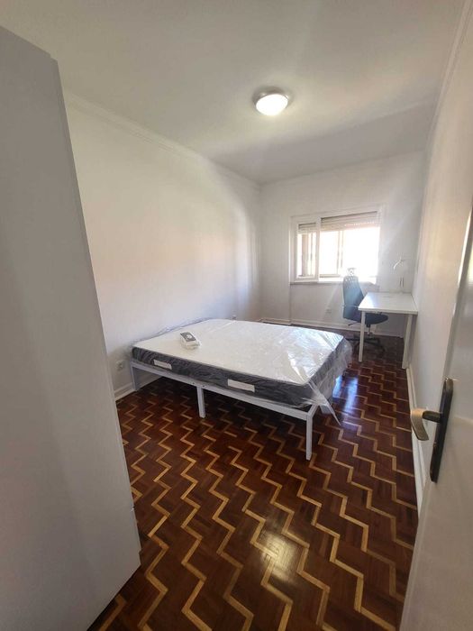 Apartamento Remodelada no Centro de Almada, 4 Quartos, Estudantes/Professores