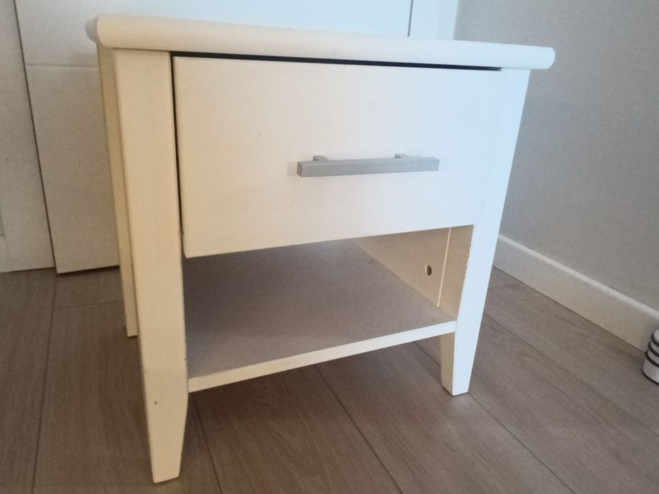 Sprzedam dwie używane szafki nocne