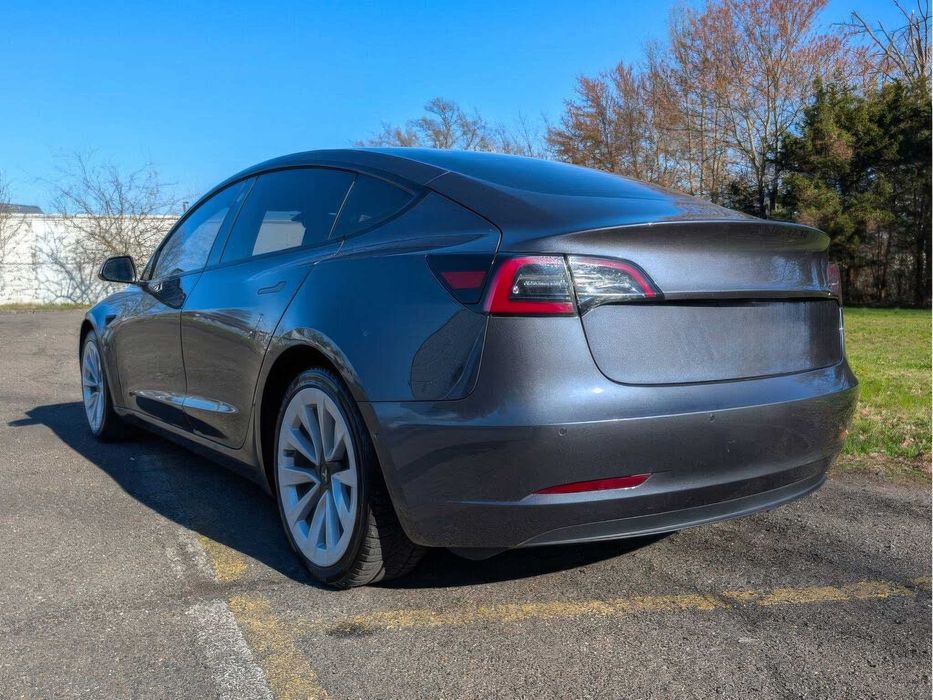 Tesla Model 3      2022