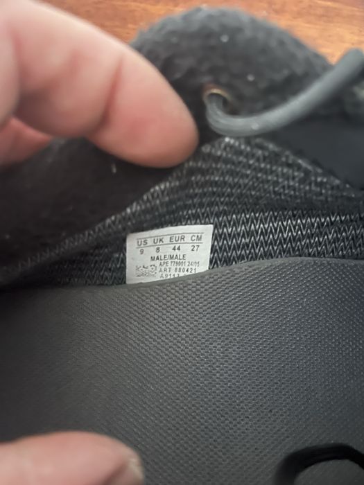 Продам зимові кросівки.