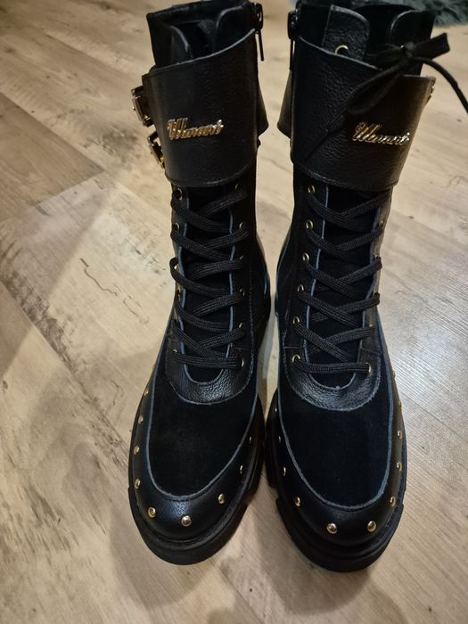 Czarne cudne traperki