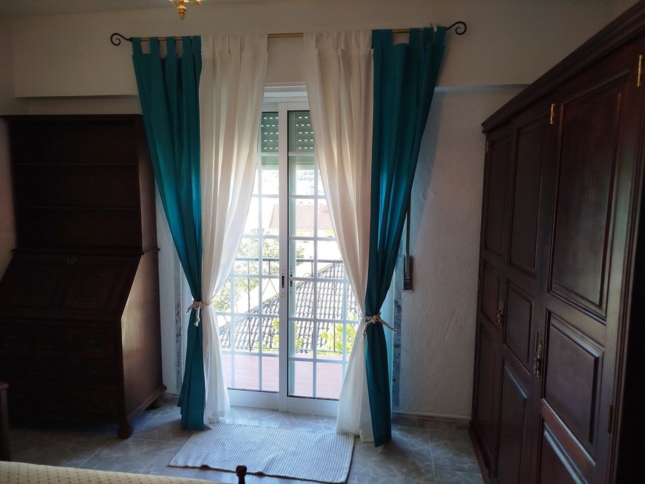 Alugo quarto para 2 pessoas