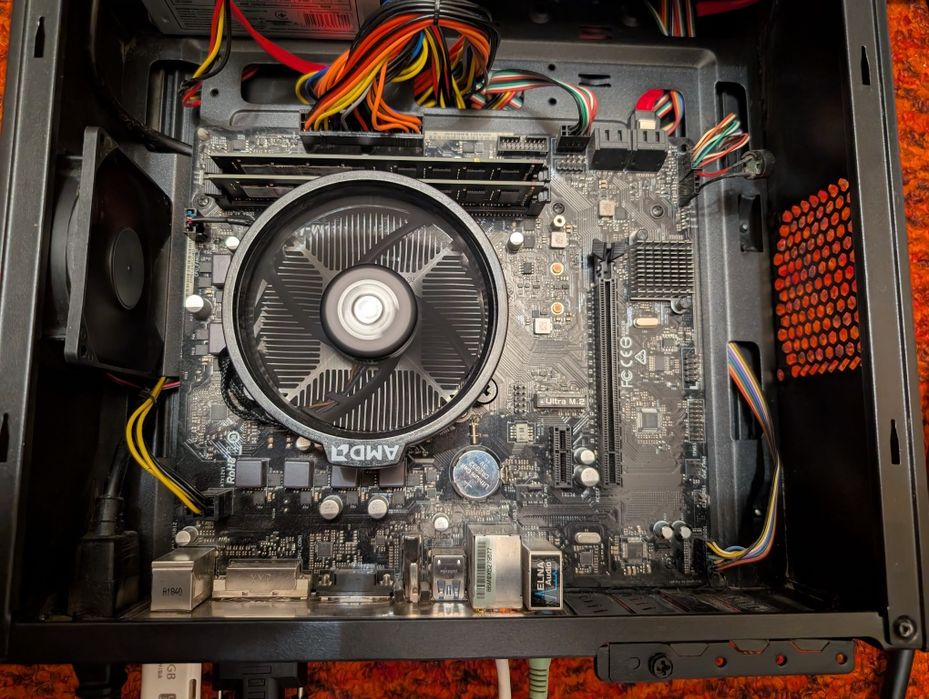 Комп'ютер Ryzen 2200G + DDR4 12GB, монітор Dell 24, клавіатура, мишка