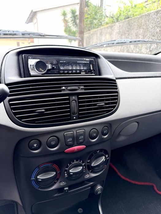 Fiat Punto Gasolina Económico - 1.2 16V ELX