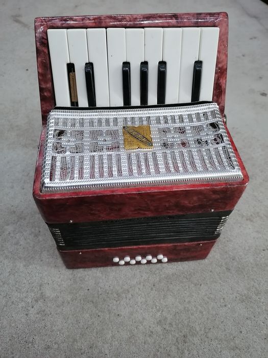 Stary mały akordeon dziecięcy ussr