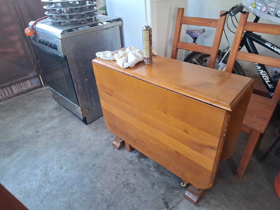 Solid Wood Table with 4 Chairs430980318070712322