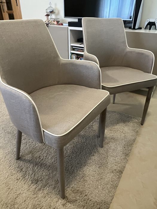 4 cadeiras de jantar cor creme da marca Kinda Home