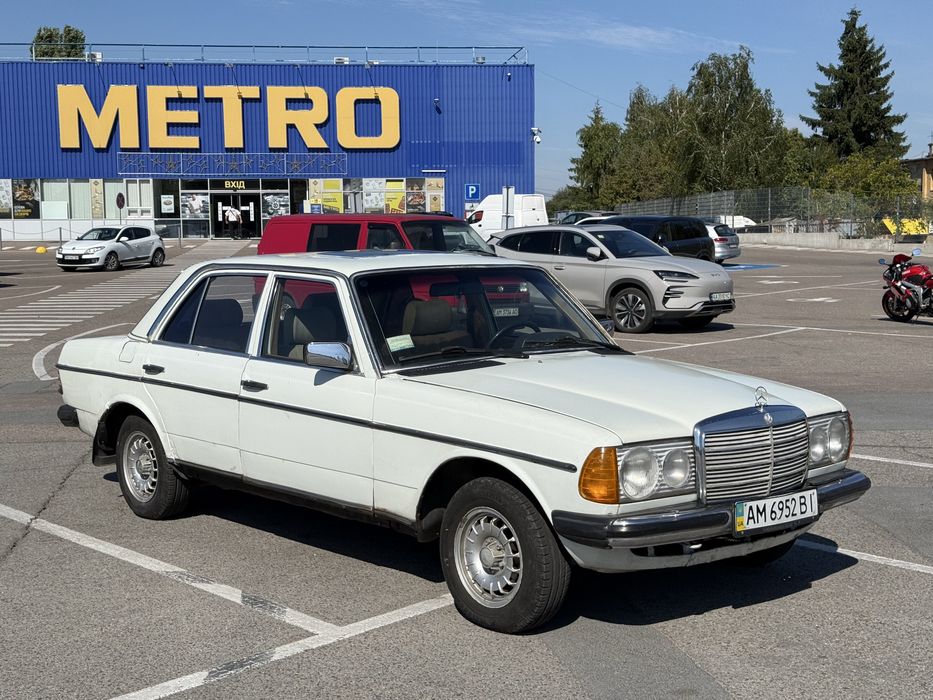 Mercedes-Benz E-Class W123 1984
