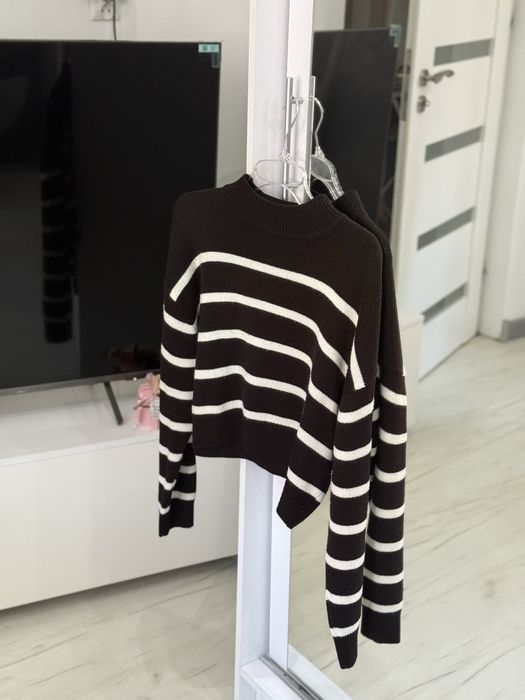 Krótki sweter z półgolfem w paski S
