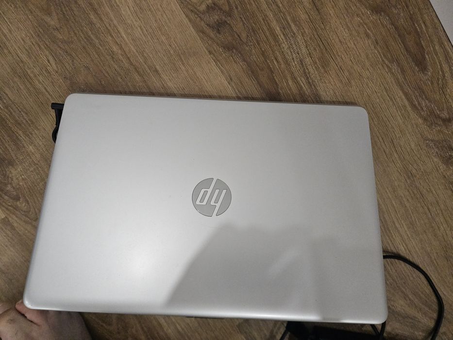 Portátil HP 15.6" | Intel i5 7ª Gen | AMD Radeon