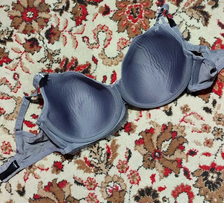 Бюстгальтер жіночий