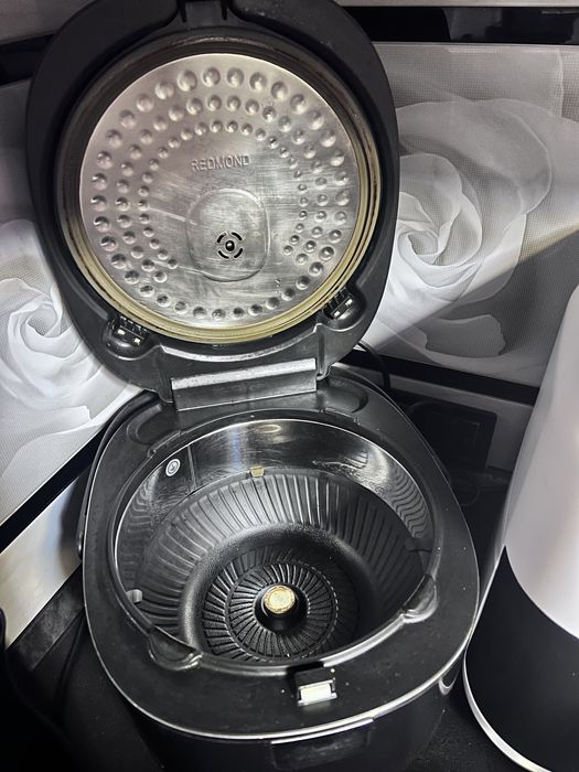 Продам мультиварку REDMOND