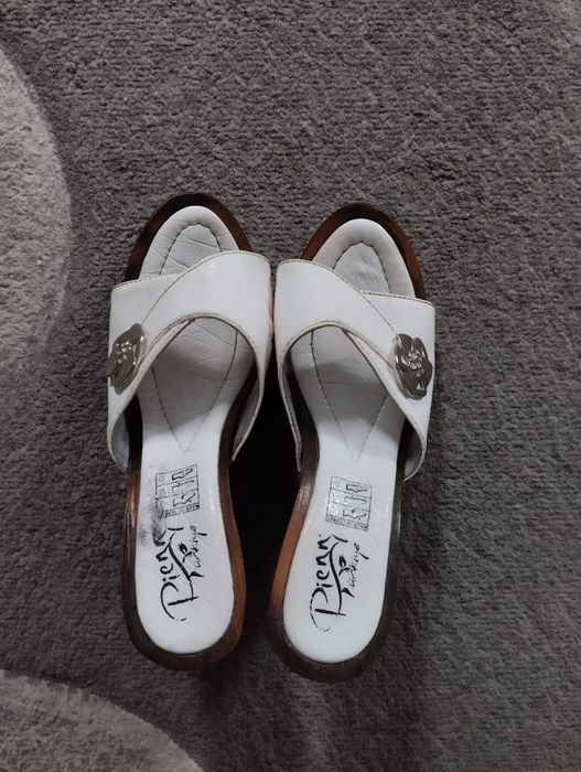 Продам босоніжки