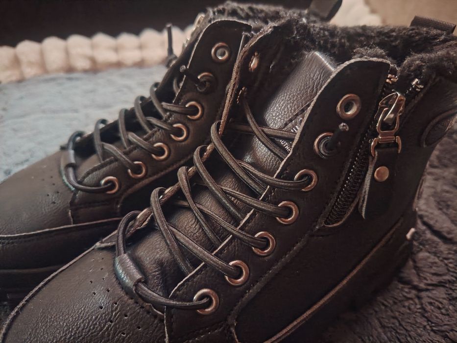 Buty zimowe solidne.