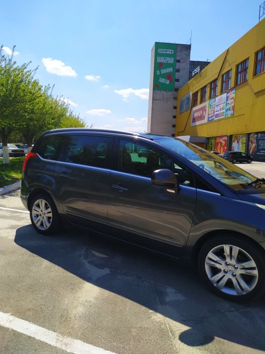 Автомобіль , мінівени, Peugeot 5008