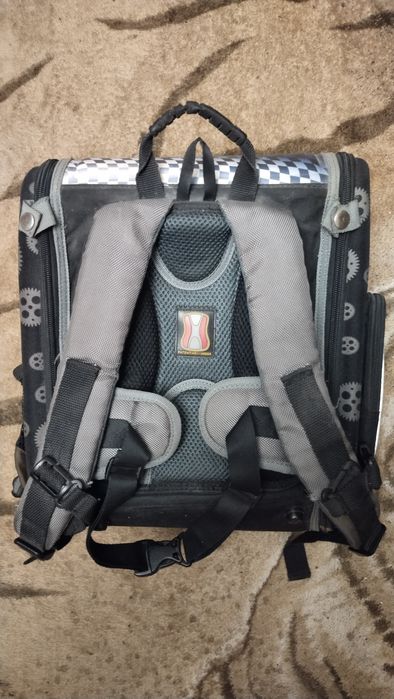 Рюкзаки шкільні у гарному стані.