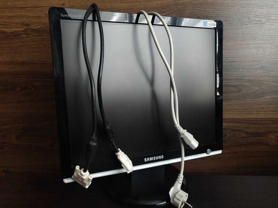 Монитор Samsung 931C, 19" , экран -квадрат, черного цвета.
