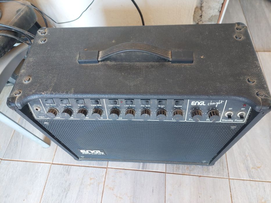Amplificador Engl Straight Combo com 2 pediais