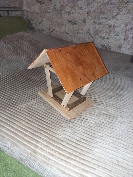 Продам годівнички для птахів