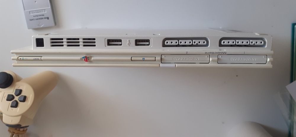 Ps2 branca (amarelada) com comando e cartão de memória