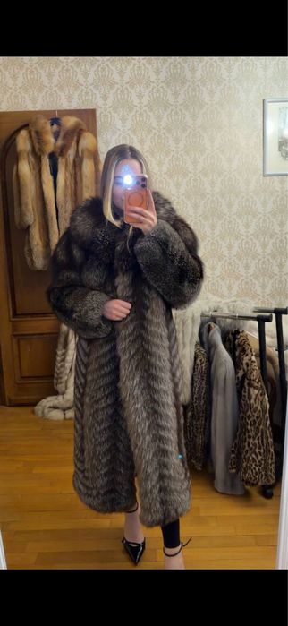 Шуба з натуральної чорнобурки лисиця натуральна песець