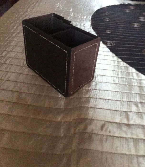 porta canetas para secretária em pele. novo