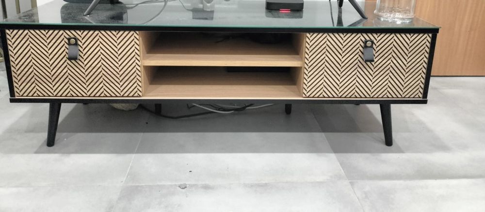 Móvel de TV com Vidro