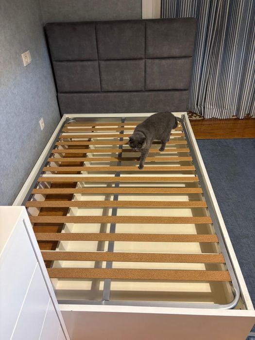 Cama com cabeceira