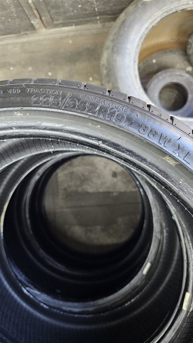Pneus 225/35 R19