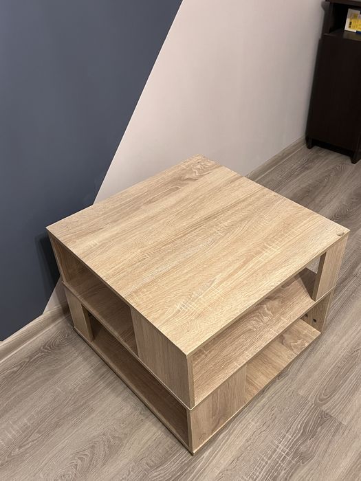 Mały stolik do pokoju