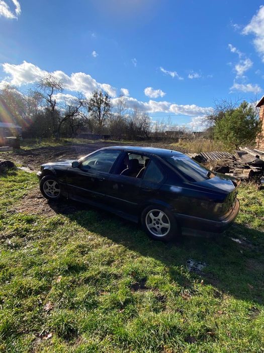 Запчастини БМВ E36 318tds m41 Бампери