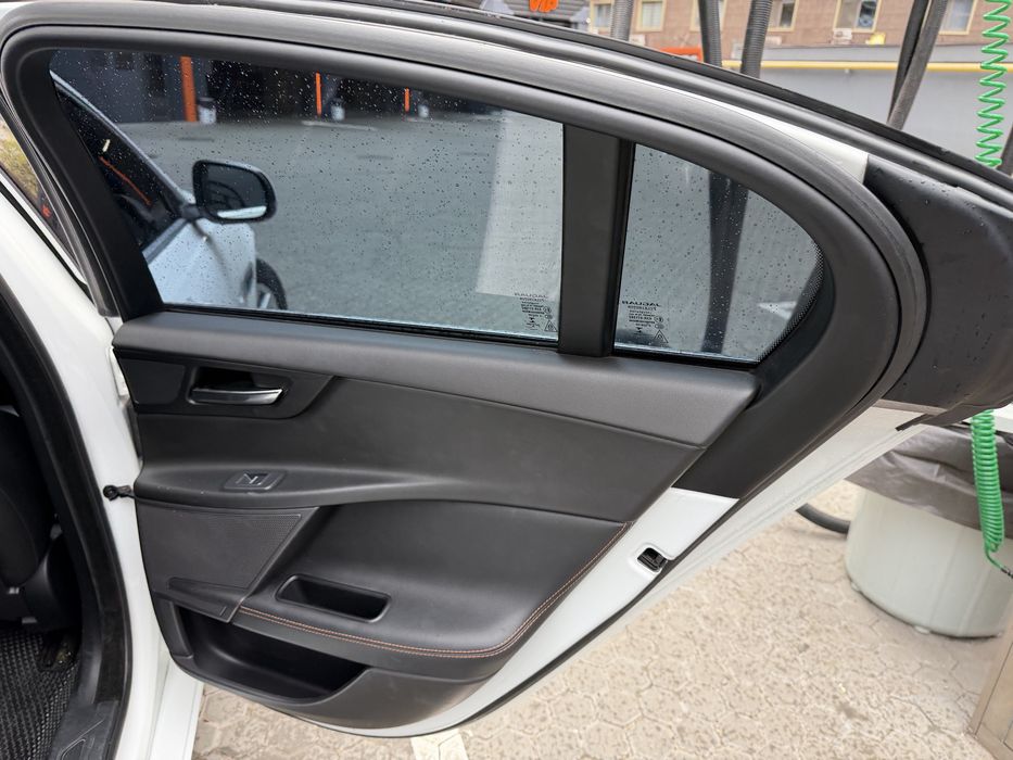 Jaguar XE, Prestige 2015
