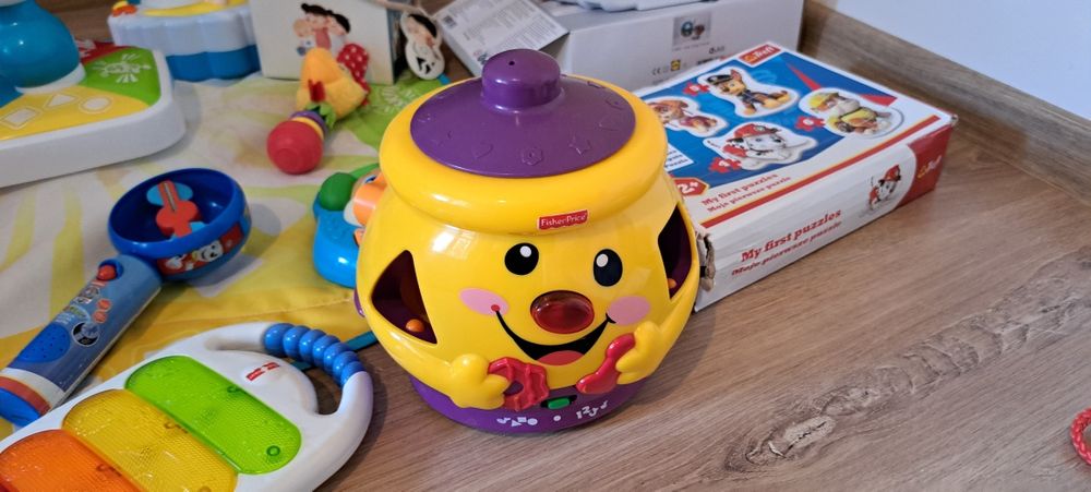 Zestaw zabawek interaktywnych (w tym Fisher Price)