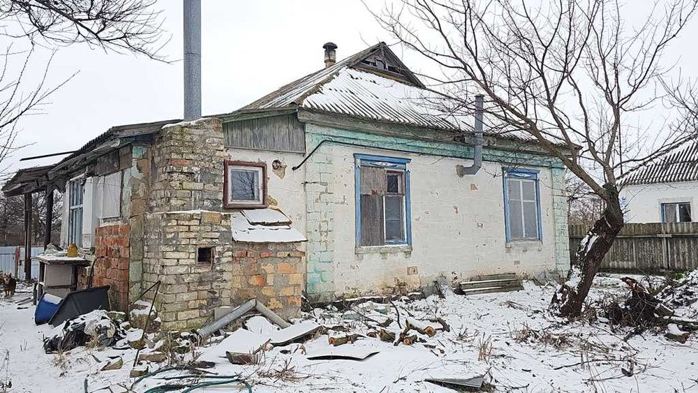 Є будинок, стіни дах, комунікації – зроби ремонт і можна жить.