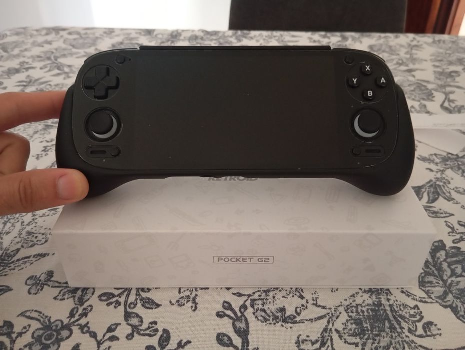 Retroid Pocket G2 – Console Portátil AMOLED (Configurado + Acessórios)