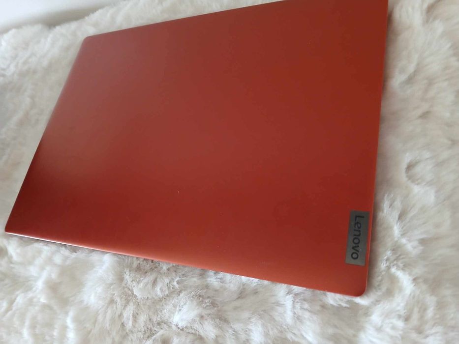 Laptop marki Lenovo