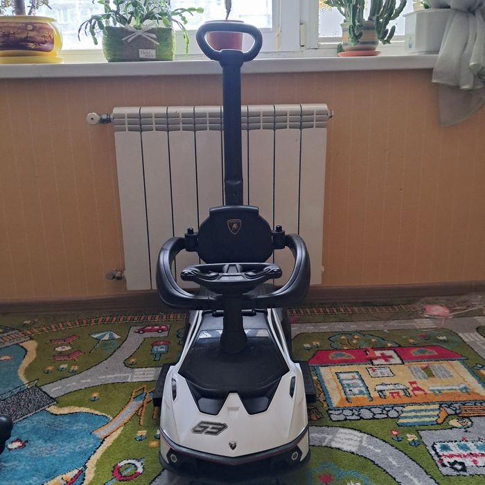 Машинка-толокар.