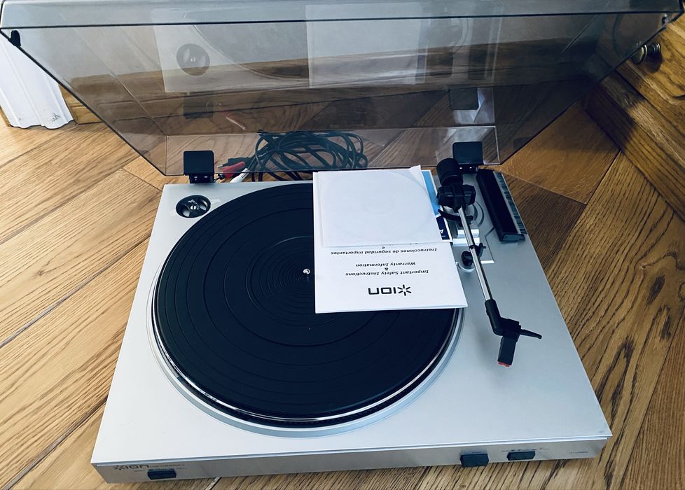 Продаються музикальні центри