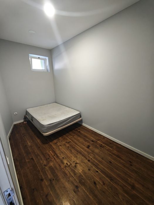 Quarto com cama de casal