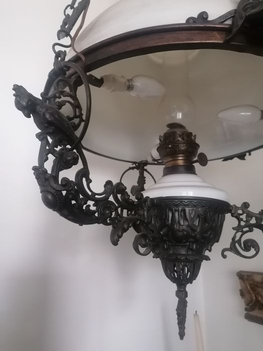 Sofá-cama + candeeiro de tecto