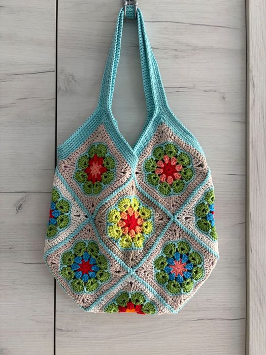 Szydełkowa torba w kwiaty