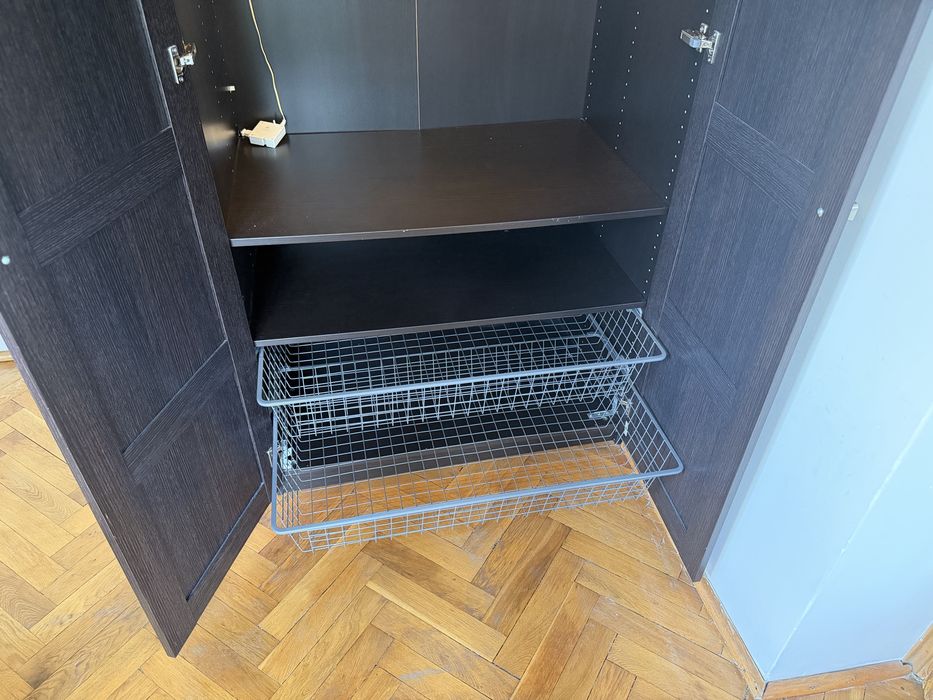 Szafa IKEA PAX 100x60x236 cm / Fronty BERGSBO / Oświetlenie LED / Kosze