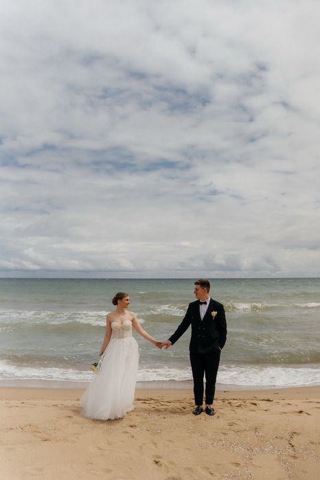 Продаю весільну сукню